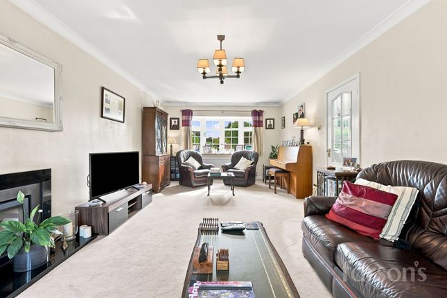 156a Hanging Hill Lane, Brentwood photo 4