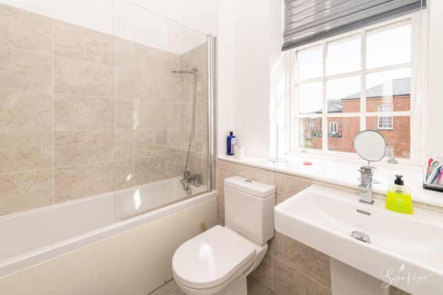 Flat for sale in Whitecroft Park, Newport