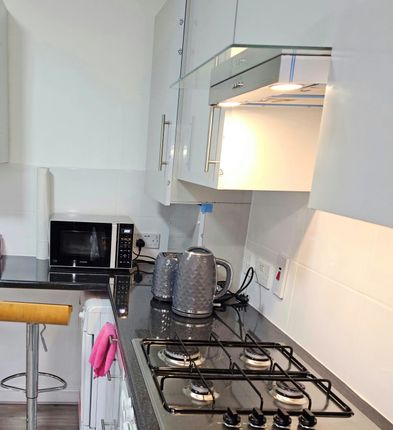 Room to rent in High Road Leyton, London