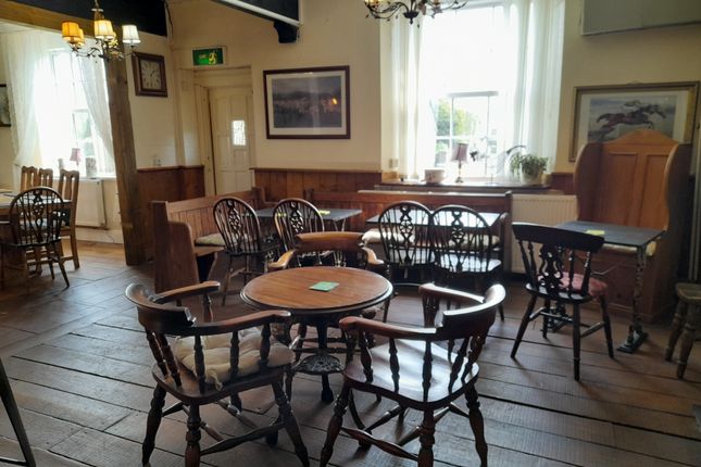 Queens Head Hotel, Penycoedcae, Pontypridd photo 3