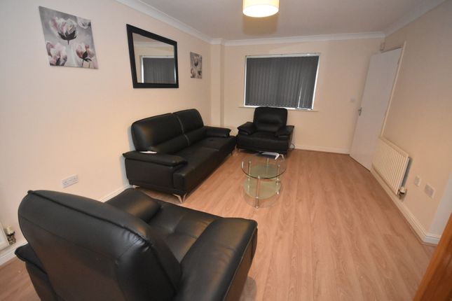 8 Mackworth Street, Hulme, Manchester photo 4