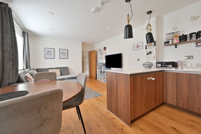 Grand Union Apartment, Watford photo 4