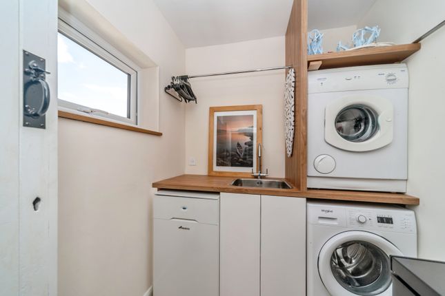 144, Montgomery Close, Stewartby, Bedford photo 3