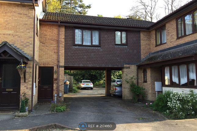 Flat to rent in Wynne Gardens, Church Crookham, Fleet