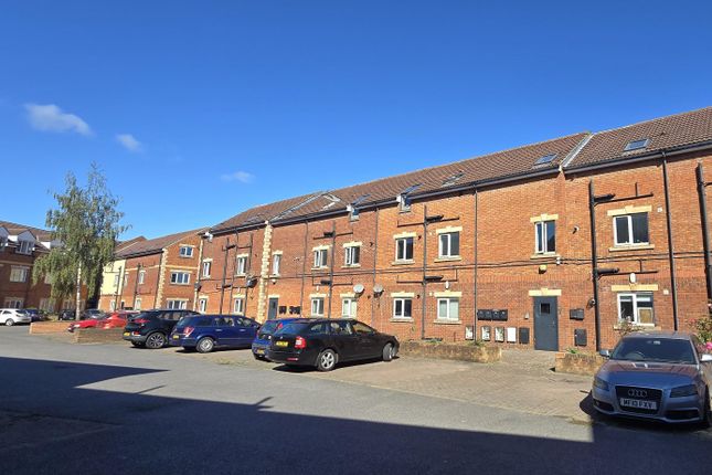 75, Cambridge Court, Bishop Auckland photo 2