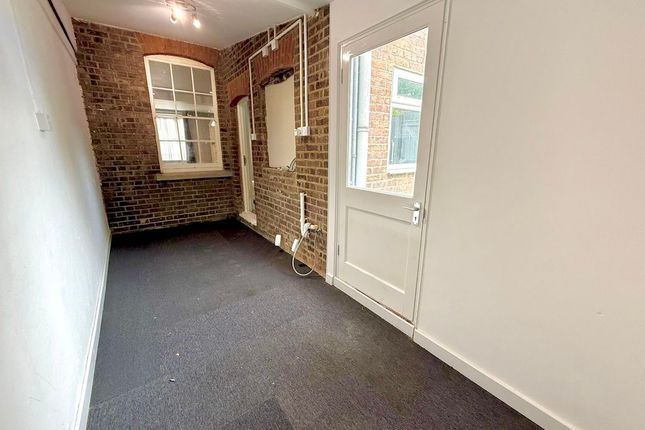 66, Victoria Street, Dunstable photo 5