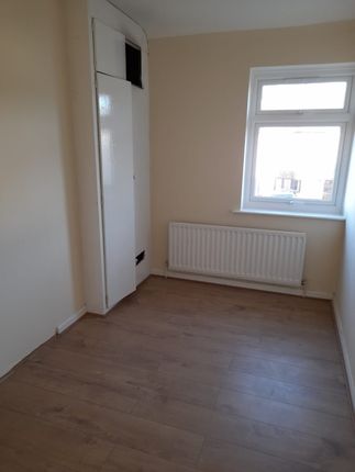 19, Denny Gardens, Dagenham photo 5