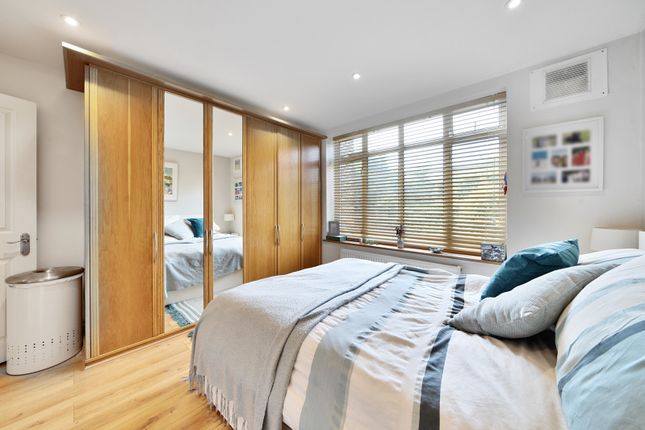 Flat 2, Tyler House,, Wat Tyler Road, London photo 4