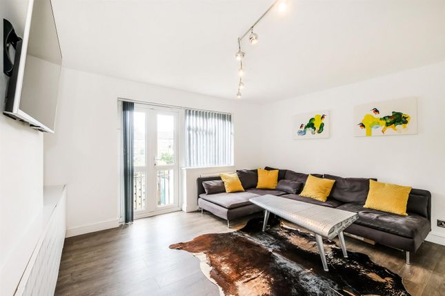 102 Brading Crescent-14_Web.Jpg