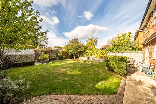 4 Cranham Avenue, Billingshurst photo 4