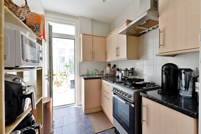 Trewince Road, Raynes Park photo 4