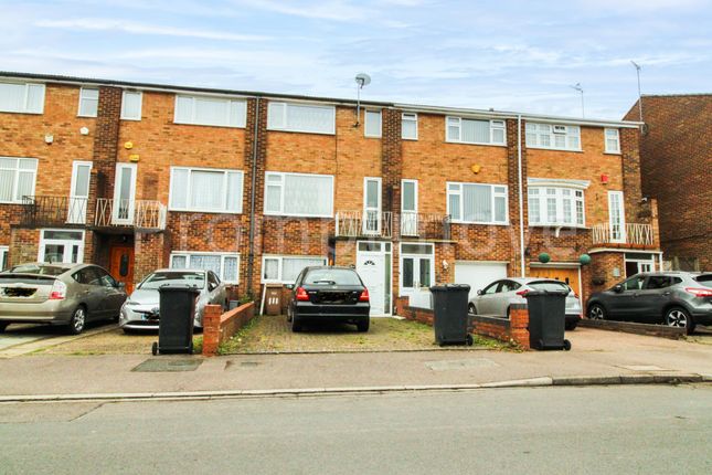 Thumbnail Town house for sale in Tenby Drive, Luton