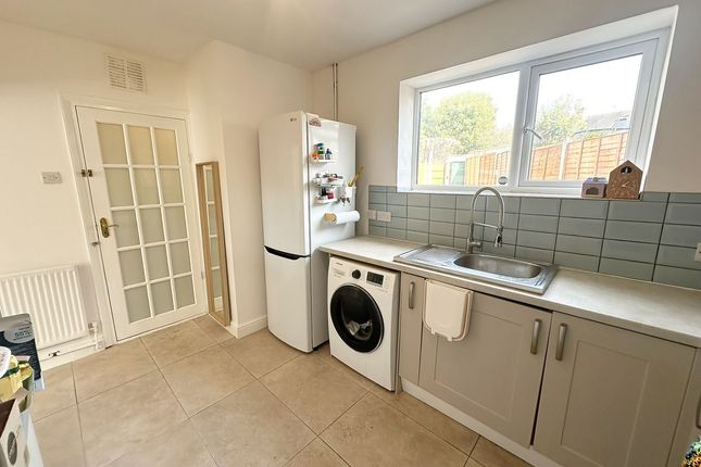 16, Penzance Gardens, Romford photo 3