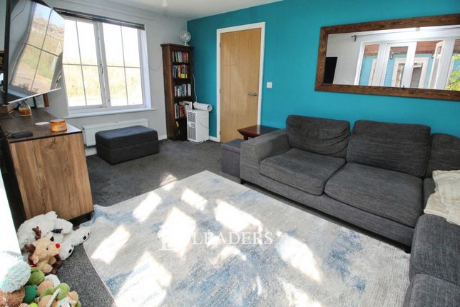 68, Longships Drive, Bletchley photo 4