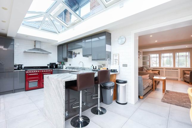 16, Bennetts Wood, Dorking photo 2