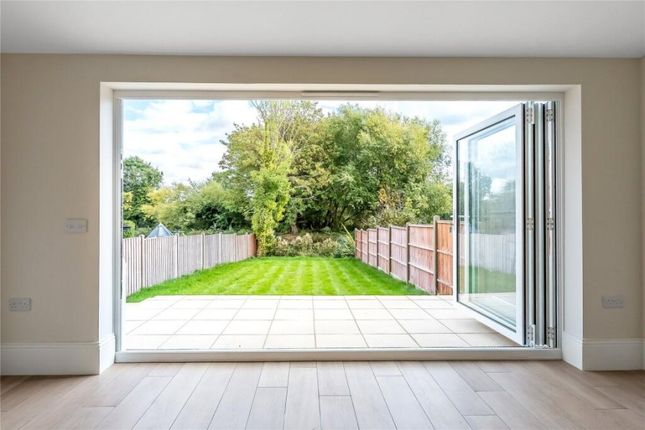 54, Weyside Road, Guildford photo 4