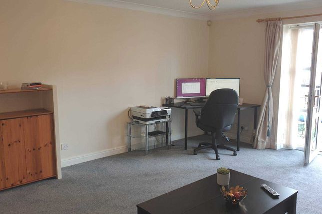 24, John Smeaton Court, Manchester photo 3
