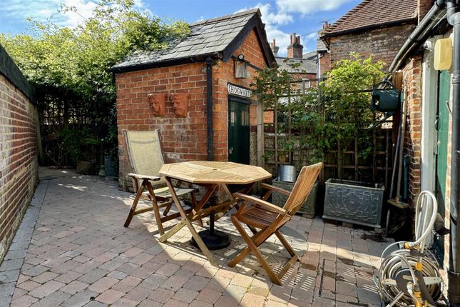 9 Deanery Place, Church Street, Godalming photo 4
