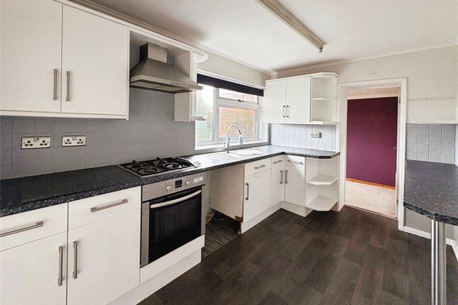 32, Sylvan Avenue, Isle of Wight photo 2