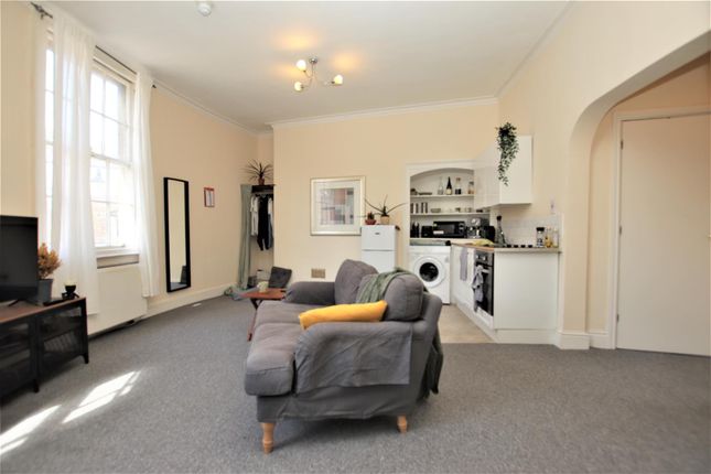 Thumbnail Flat to rent in Cleveland Place East, Bath