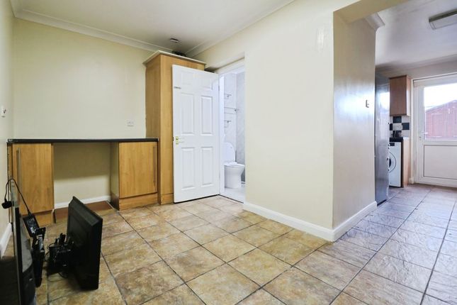 98, Torridge Road, Slough photo 4