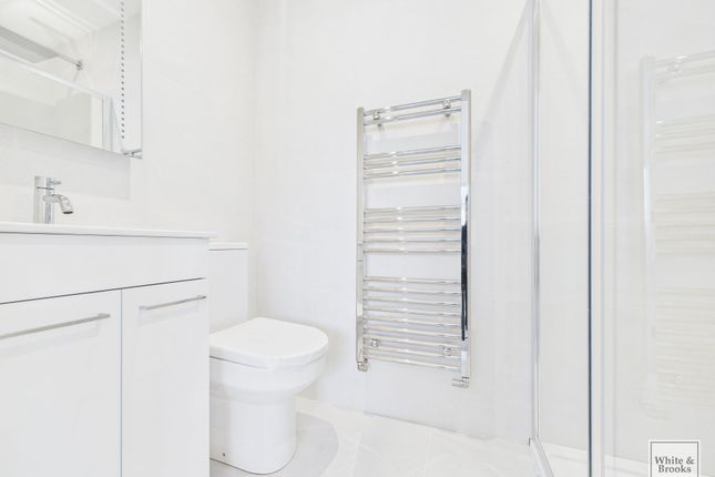 8 Earnshaw Gardens, Chichester photo 4