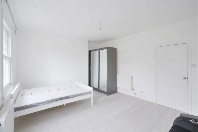 43B, Turneville Road, London photo 2