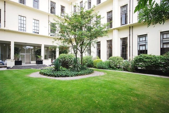 Flat 502 The Beaux Arts Building, 10-18, Manner Gardens, London photo 4