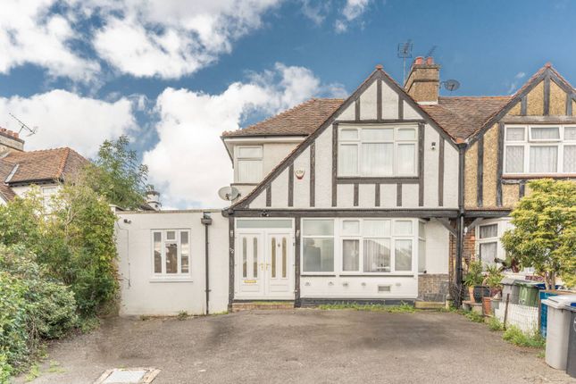 Thumbnail Detached house to rent in Oakleigh Court, Edgware