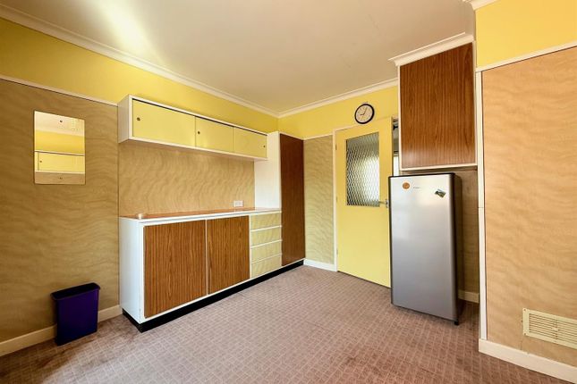 4, Manor Road, Great Yarmouth photo 2