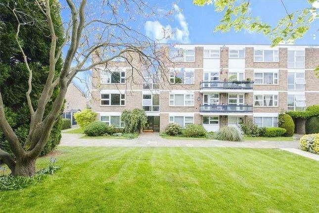Flat for sale in Woburn, Clivedon Court, Ealing