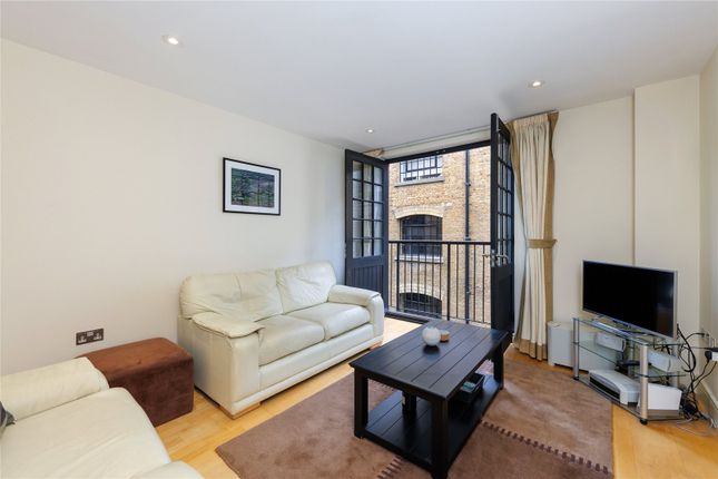 Flat for sale in Fennel Apartments, 3 Cayenne Court, London