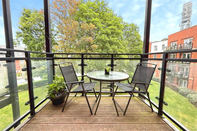 24, Edrich Grange, Berkshire photo 2