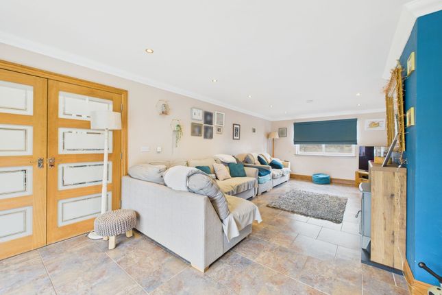 52 Prince Of Wales Close, Milford Haven photo 2