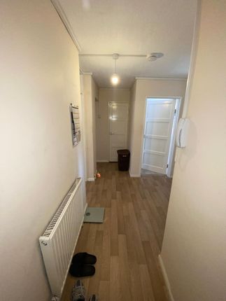 6 rayne ct, Rayne Court, London photo 2