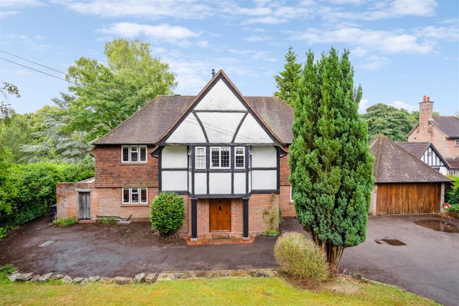 Detached house to rent in Amersham Road, High Wycombe