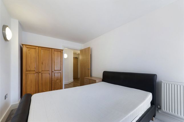 Flat to rent in Jude Street, London