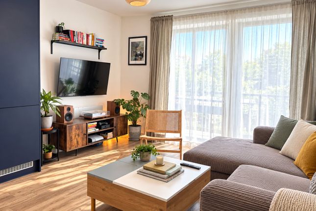 SNG SO - Flat 102, Bradley House, 10, Carmen Beckford Street, Somerset photo 2