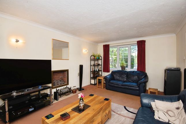 15, Kitwood Drive, Reading photo 3