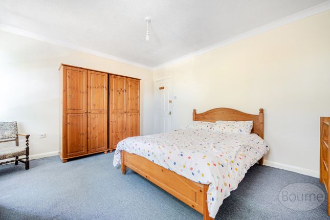 2 Stratford House,, Draymans Way, Alton photo 4