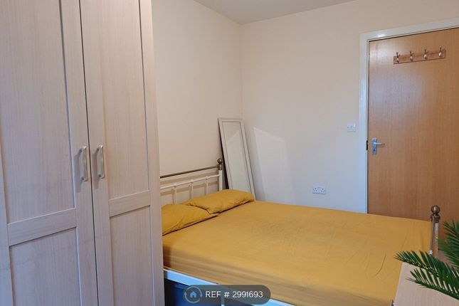 Flat, Kendrahall Road, South Croydon photo 2