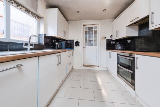 4, Iddesleigh Road, Bedford photo 3