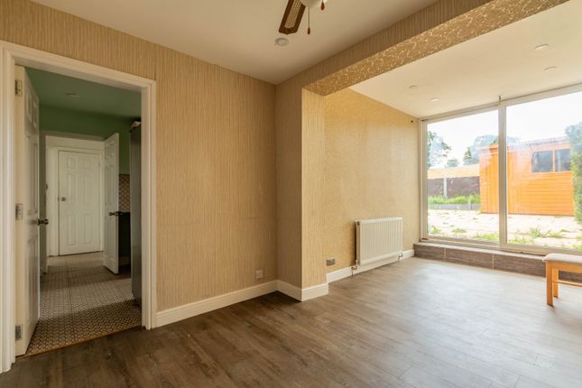 81, March Cote Lane, West Yorkshire photo 4