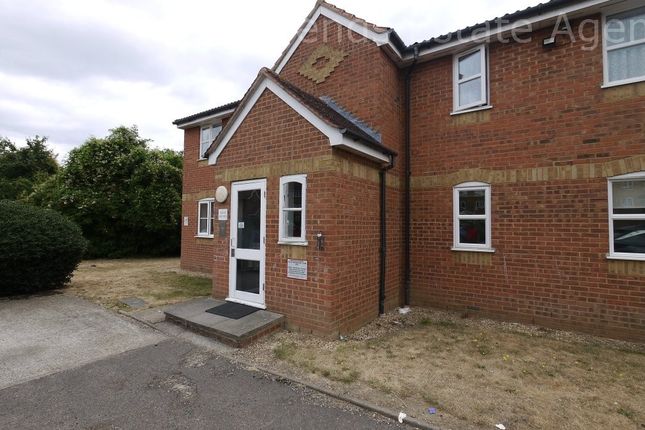 348, Redford Close, Feltham photo 2