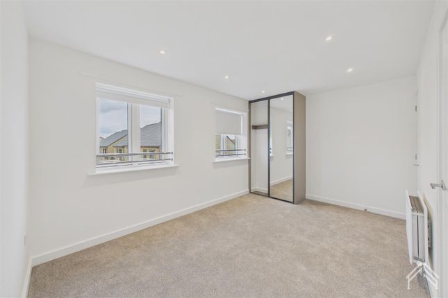 2568745, 22 Rosefield Lane, Harlow photo 4