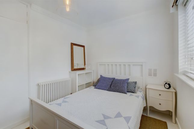 Room to rent in Tavistock Road, London