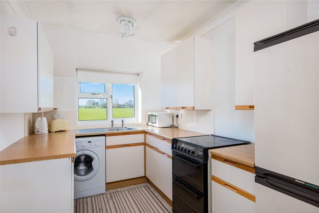 19, Grove Court, Oxfordshire photo 2
