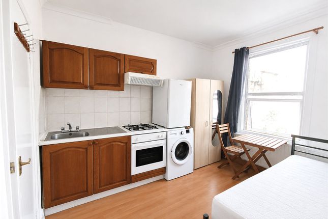Flat 4, 11, Cranbrook Park, London photo 4