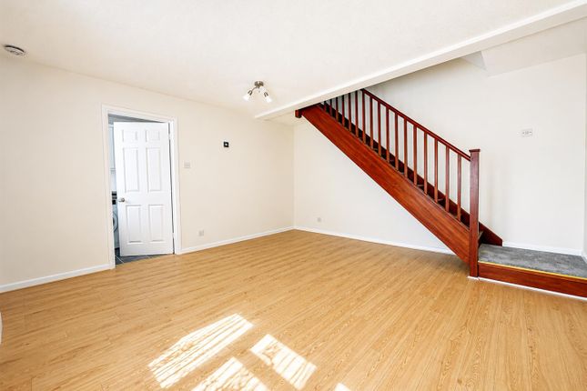 4, Laird Court, Surrey photo 5