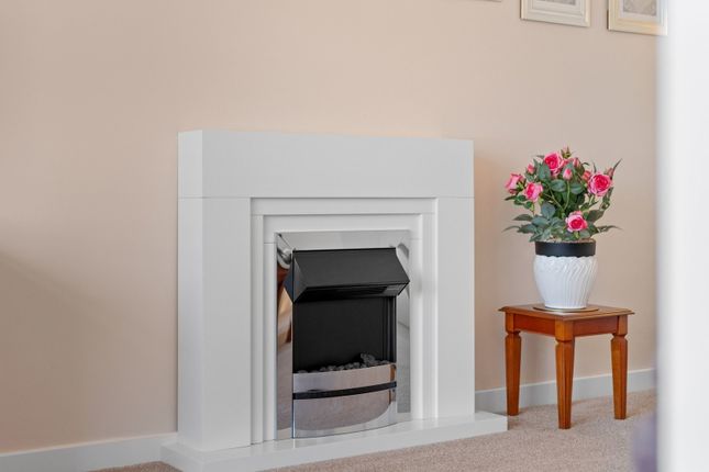 5, Rosebery Place, Livingston photo 4